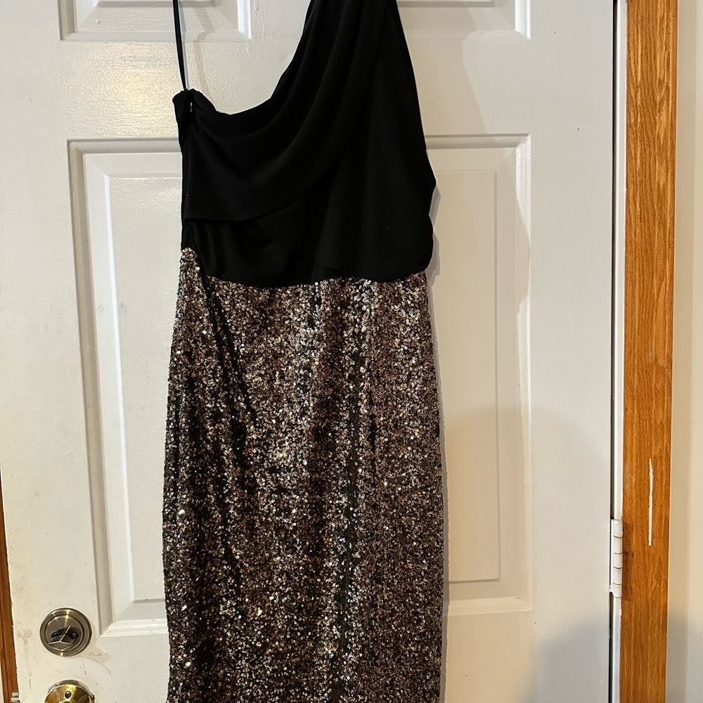 Laundry By Shelli Segal One Shoulder Black‎ and Gold Sequin Dress. Size 12.